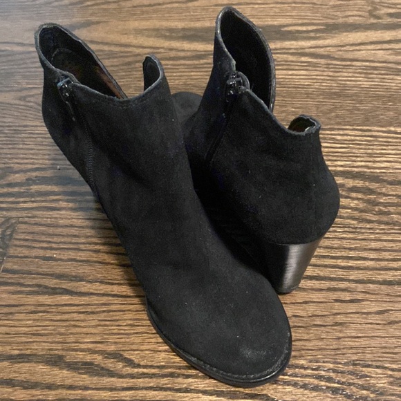 Lucky Brand Black Suede Wedged Booties Size 8.5 Yimme - Picture 3 of 6